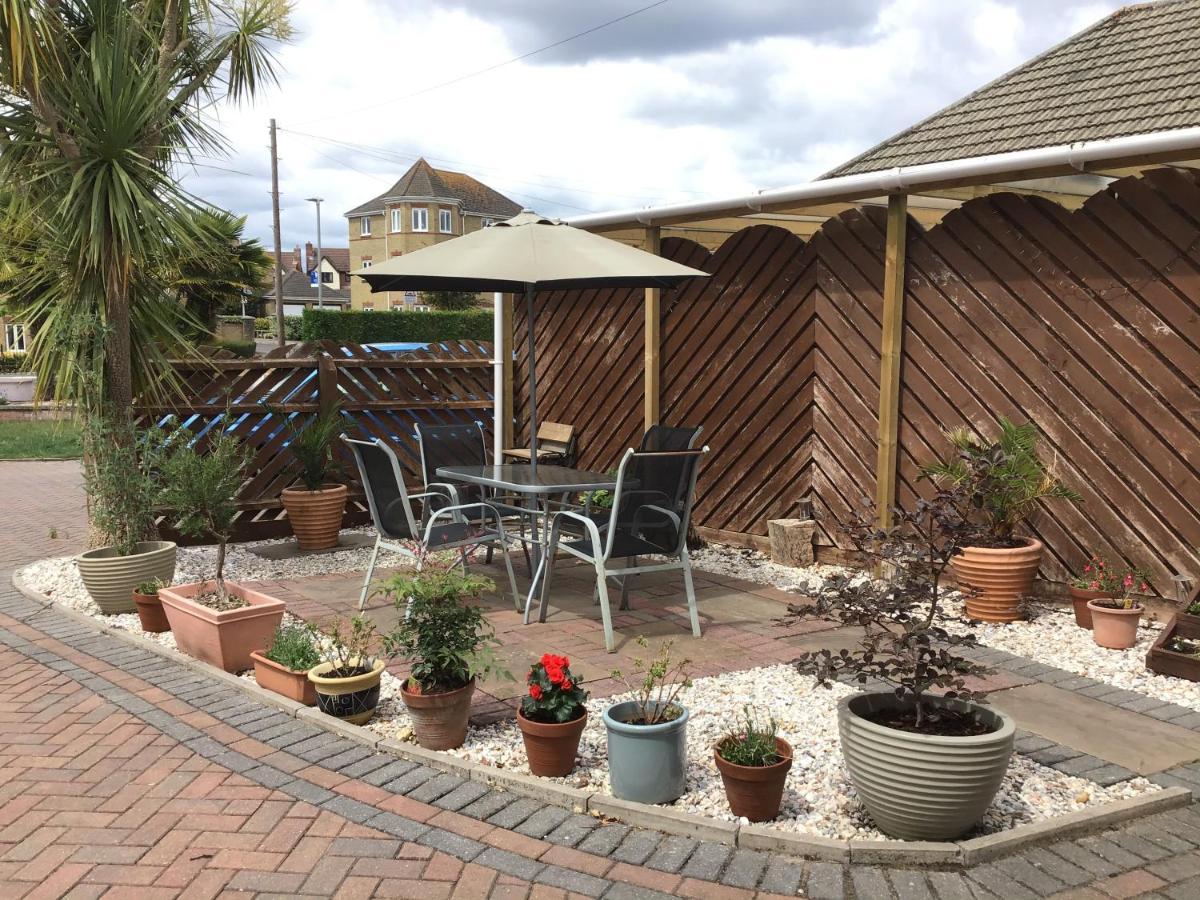 Coast 77 B&B Poole Exterior photo