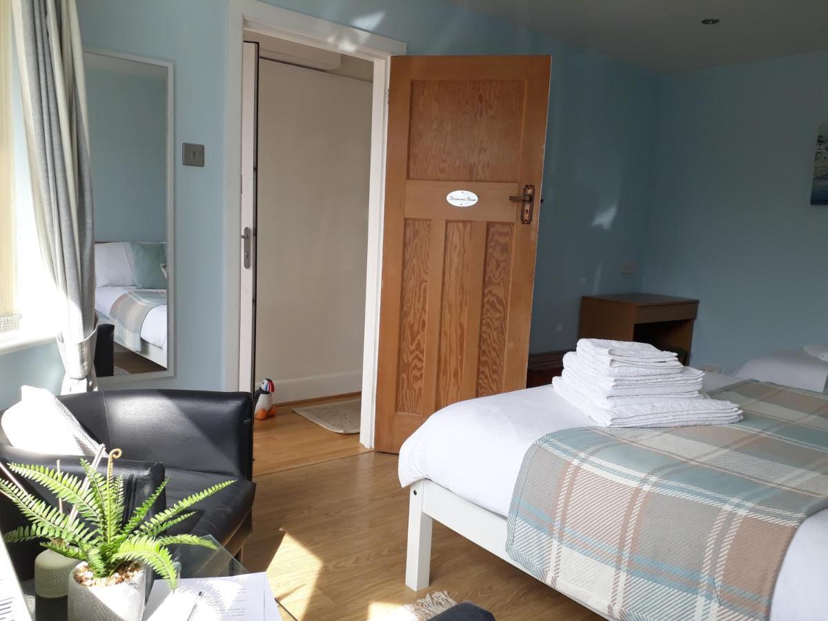Coast 77 B&B Poole Exterior photo