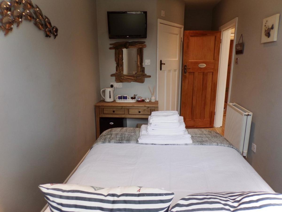 Coast 77 B&B Poole Exterior photo