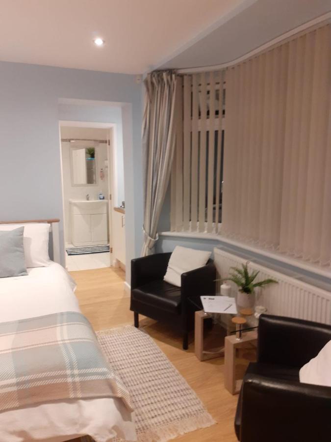 Coast 77 B&B Poole Exterior photo